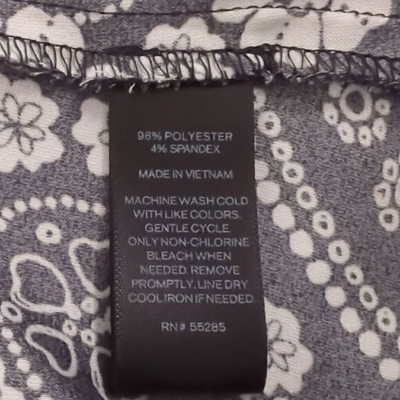 Express Black and white v neck Blouse - Picture 5 of 5